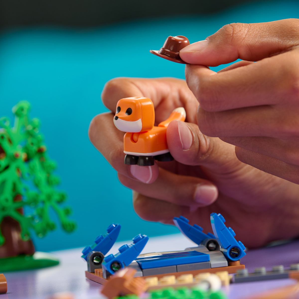Adopt Me Red Fox & Campsite Building Set